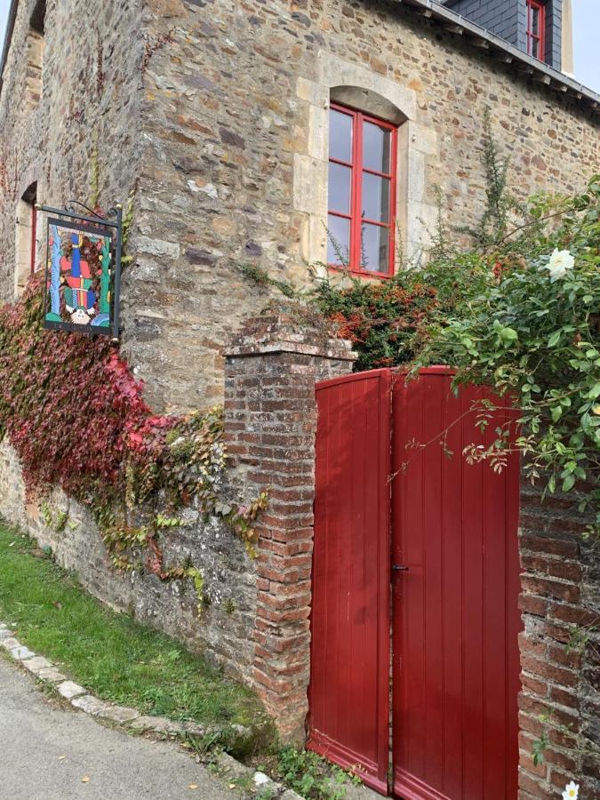 Sainte-Suzanne  Cote Jardin Bed & Breakfast エクステリア 写真