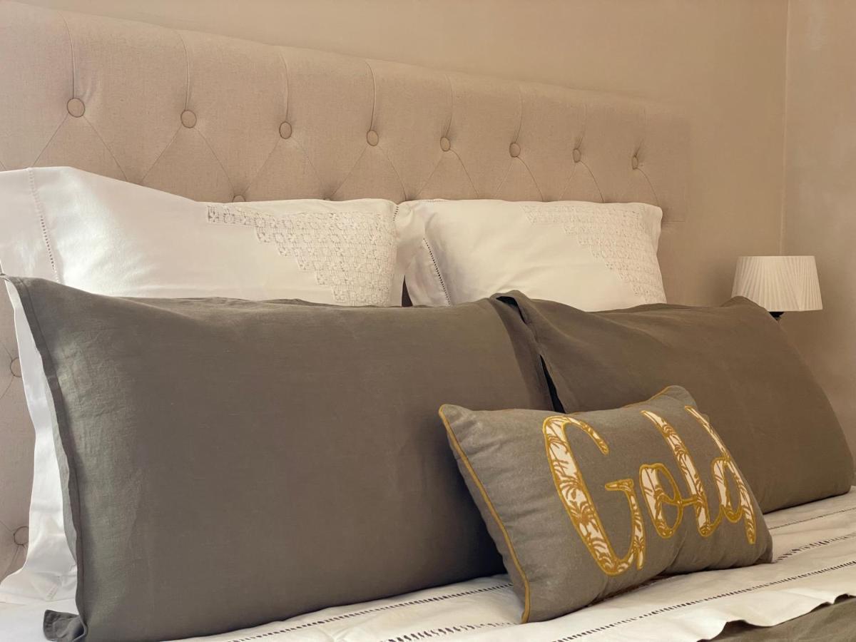Sainte-Suzanne  Cote Jardin Bed & Breakfast エクステリア 写真