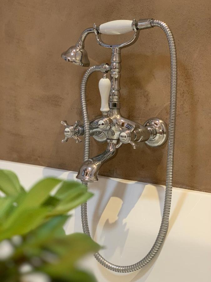 Sainte-Suzanne  Cote Jardin Bed & Breakfast エクステリア 写真