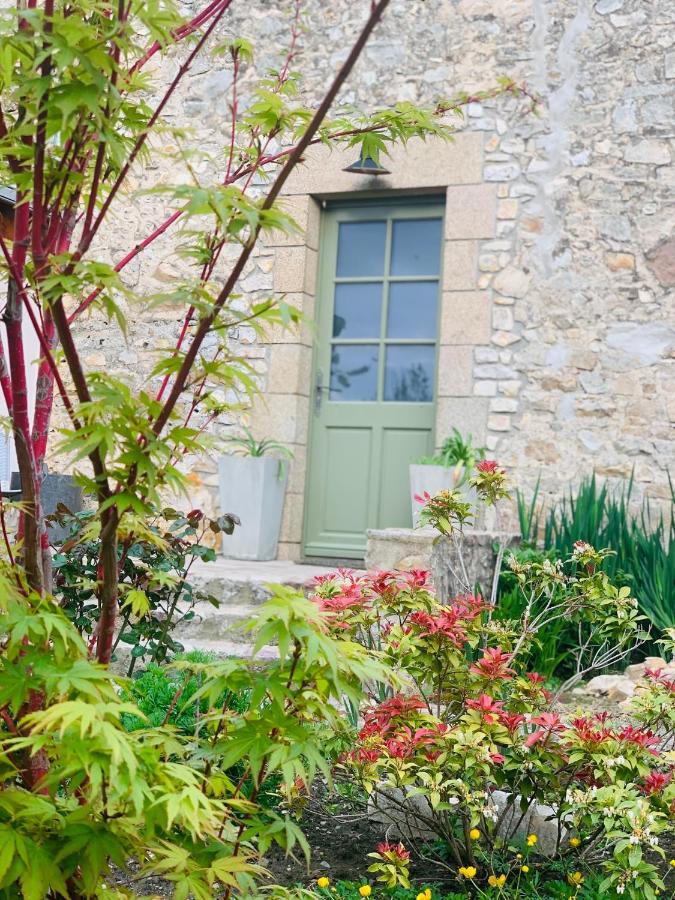 Sainte-Suzanne  Cote Jardin Bed & Breakfast エクステリア 写真