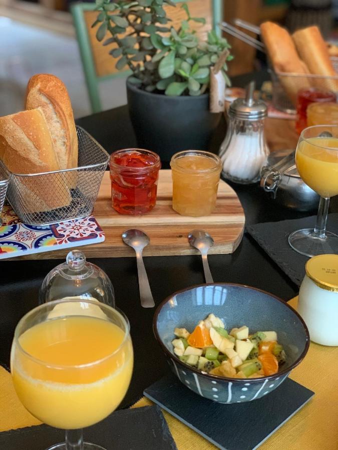 Sainte-Suzanne  Cote Jardin Bed & Breakfast エクステリア 写真