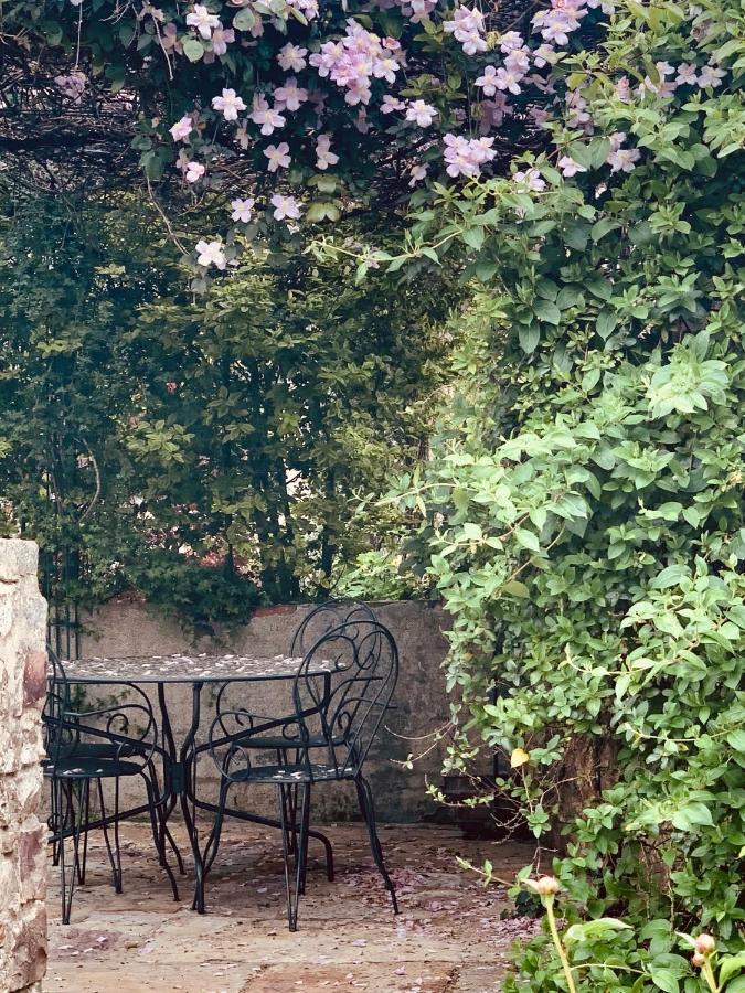 Sainte-Suzanne  Cote Jardin Bed & Breakfast エクステリア 写真