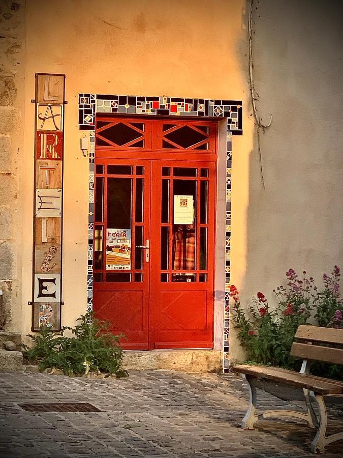 Sainte-Suzanne  Cote Jardin Bed & Breakfast エクステリア 写真
