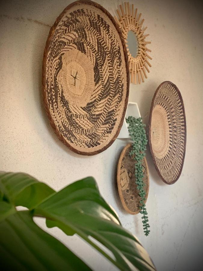Sainte-Suzanne  Cote Jardin Bed & Breakfast エクステリア 写真