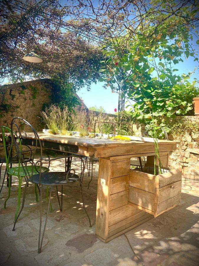 Sainte-Suzanne  Cote Jardin Bed & Breakfast エクステリア 写真