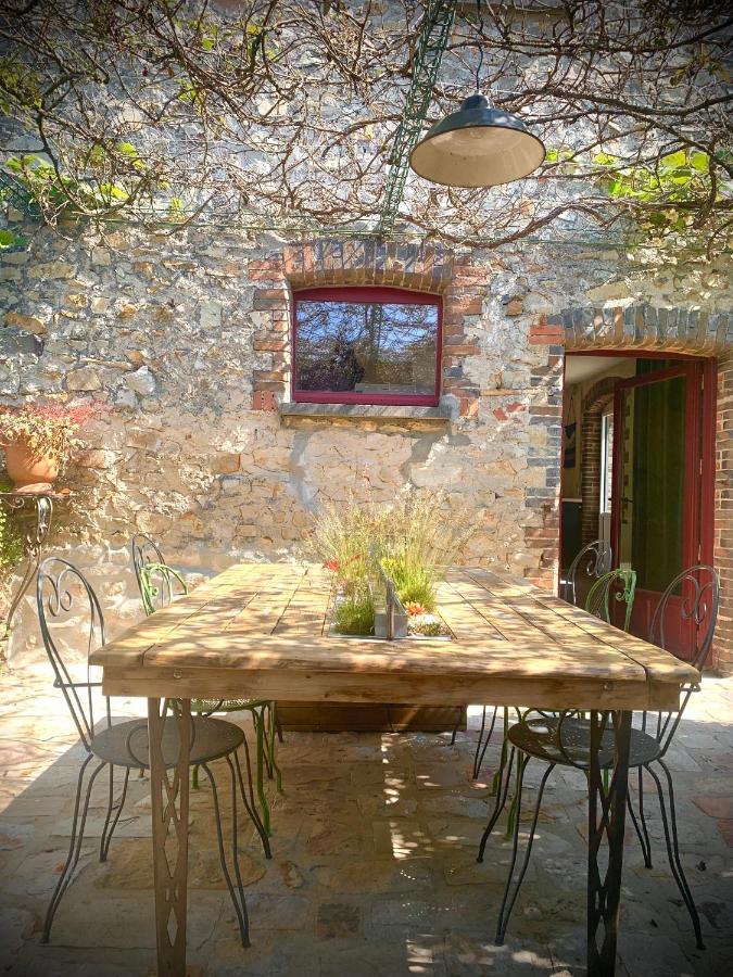Sainte-Suzanne  Cote Jardin Bed & Breakfast エクステリア 写真