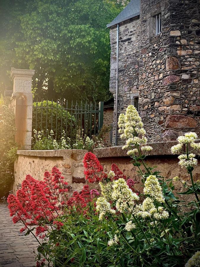 Sainte-Suzanne  Cote Jardin Bed & Breakfast エクステリア 写真