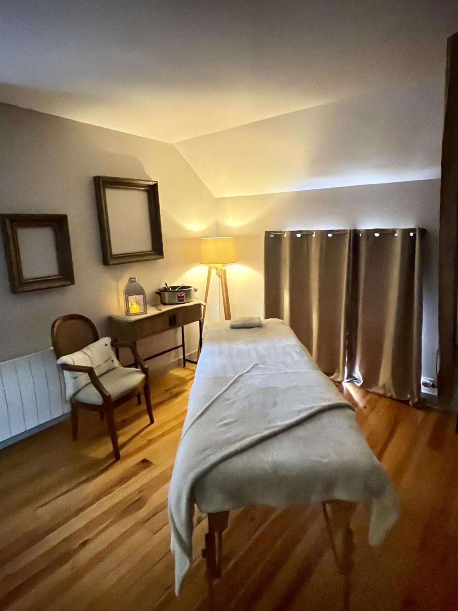 Sainte-Suzanne  Cote Jardin Bed & Breakfast エクステリア 写真